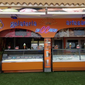 Refrescar-se amb gelats de cava.