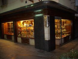 Després de 33 anys tanca la Pastisseria Oliver-Batlle