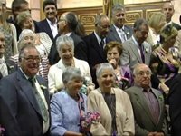 Vuit parelles celebren les noces d'or i argent 