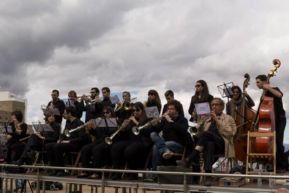 La Principal de l'Escala celebra 10 anys de la seva refundació a la platja.