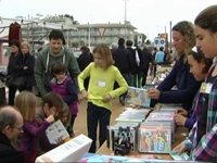 Els alumnes del projecte Tu pots de l'institut fan una parada a mercat