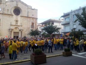 Unes 300 persones es concentren davant d'Ajuntament convocades per l'ANC 