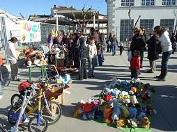 Primera edició del mercat de segona mà dels alumnes de 6è de l'Empúries