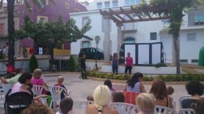 Èxit de l'obra de teatre L'abanderat. El bibliobús del front, a la biblioteca